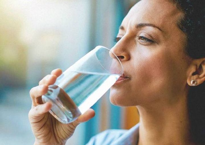 રિસર્ચ:થાક અને માઈગ્રેનનો દુખાવો ઓછો કરવો છે? તો દરરોજ 8 ગ્લાસ પાણી પીઓ, પથરીનું જોખમ પણ ઘટશે; જાણો પાણી પીવાના ફાયદાઓ
