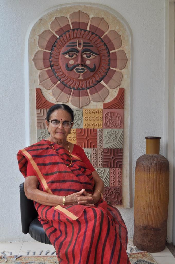 ખુશ્બુ મિટ્ટી કી:ઇન્દીરબેનની માટી કલા વિસ્તરી  વિશ્વસ્તરે
